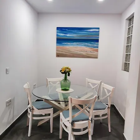 De Lujo Playa Deveses Apartamento *